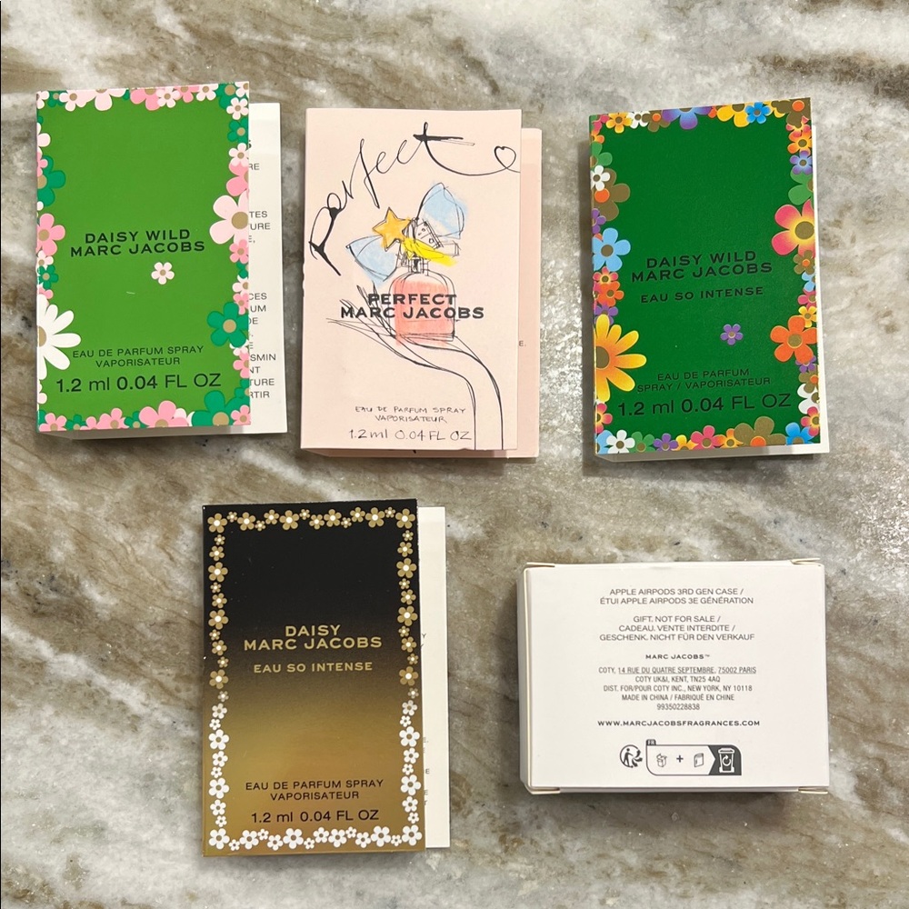 Marc Jacobs Daisy and Perfect Fragrance Set with Apple AirPods case